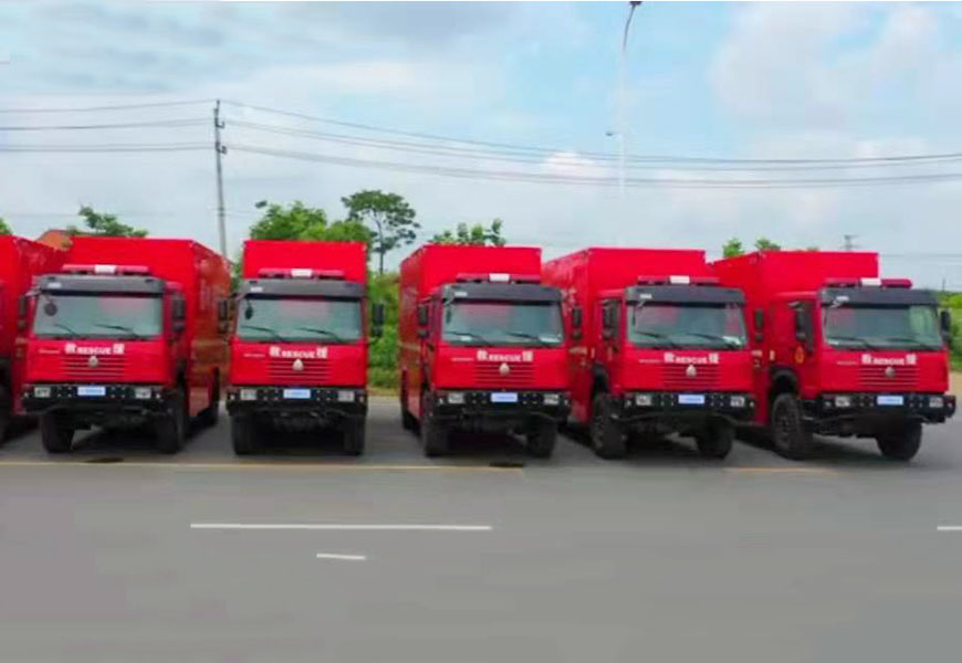 程力集團(tuán)器材消防車批量定單靜態(tài)展示